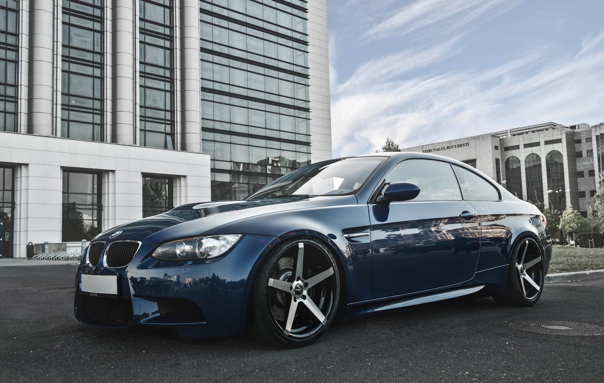 bmw e92 m3 głębokie wklęsłe bmw tuning niebieskie felgi