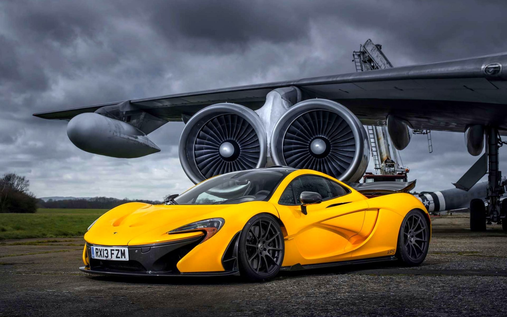 mclaren p1 jaune supercar voiture avion aérodrome mclaren