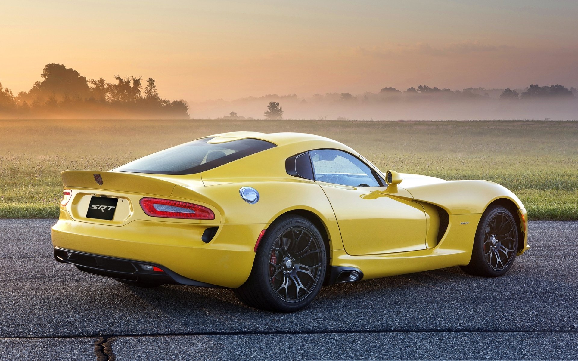 schivare cento viper gts dodge viper supercar vista posteriore giallo cerchi campo nebbia