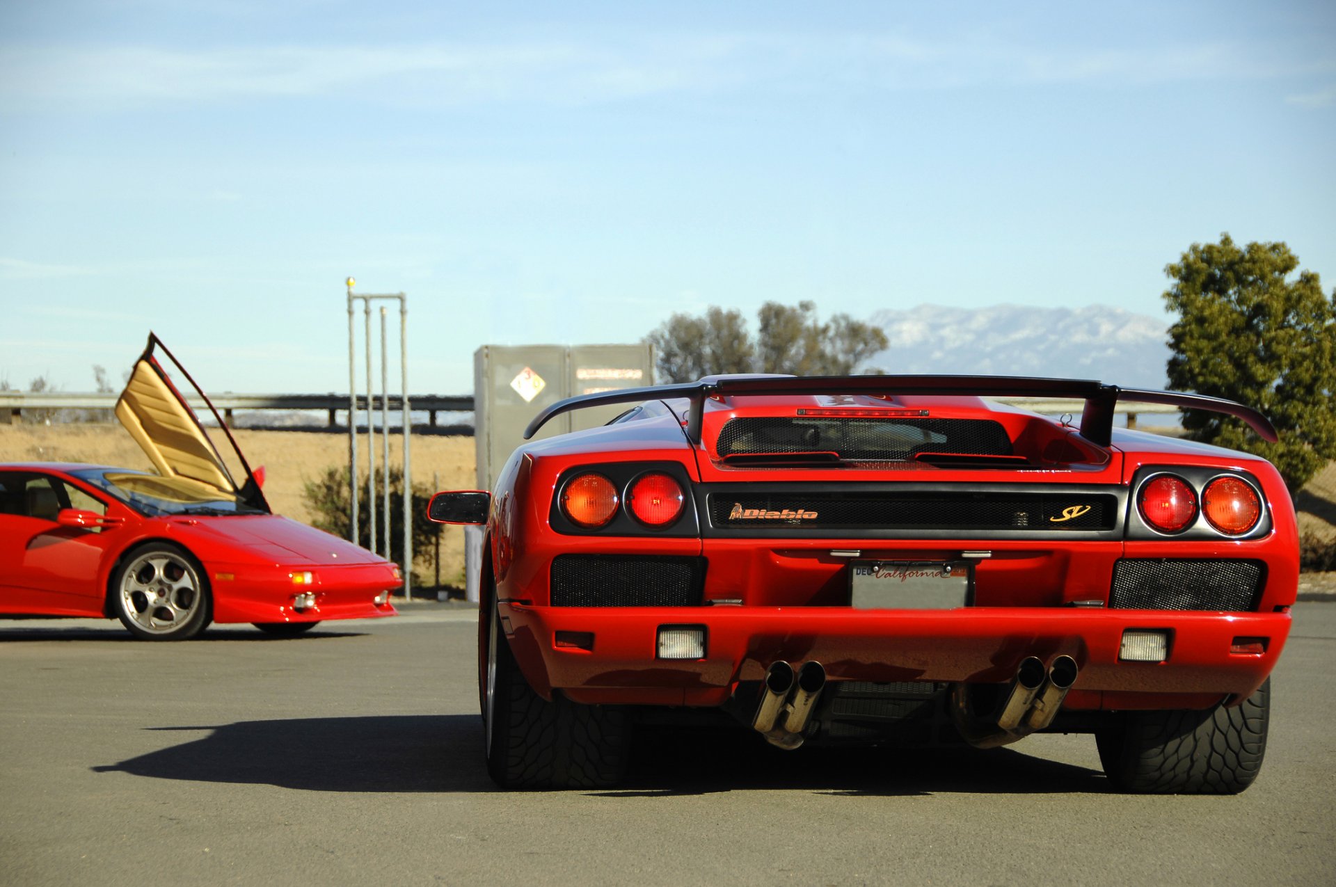 lamborghini diablo sv rosso supercar cielo montagna lamborghini diablo rosso