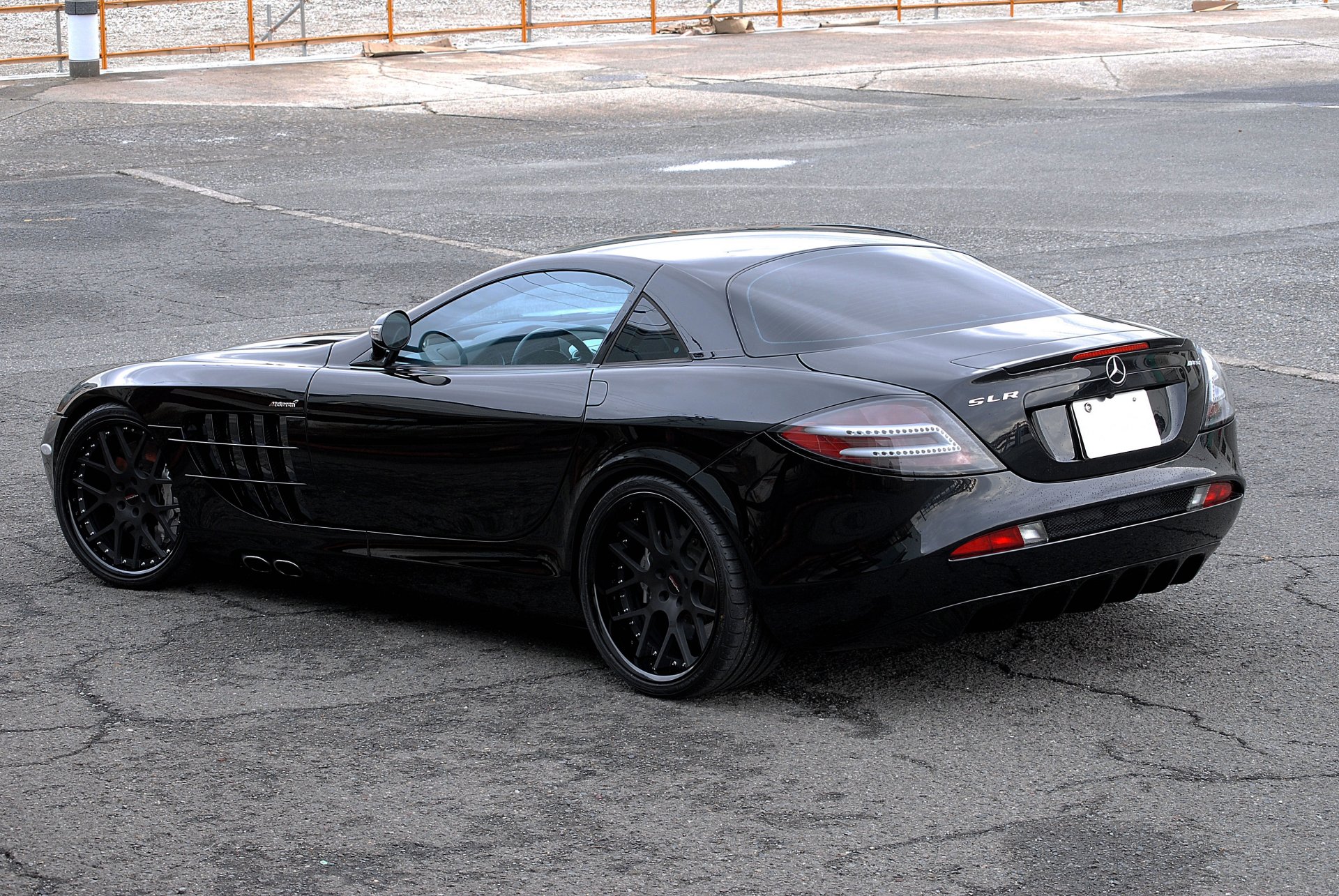 mercedes benz slr mclaren noir mercedes benz rcr mclaren vue arrière réflexion asphalte fissure