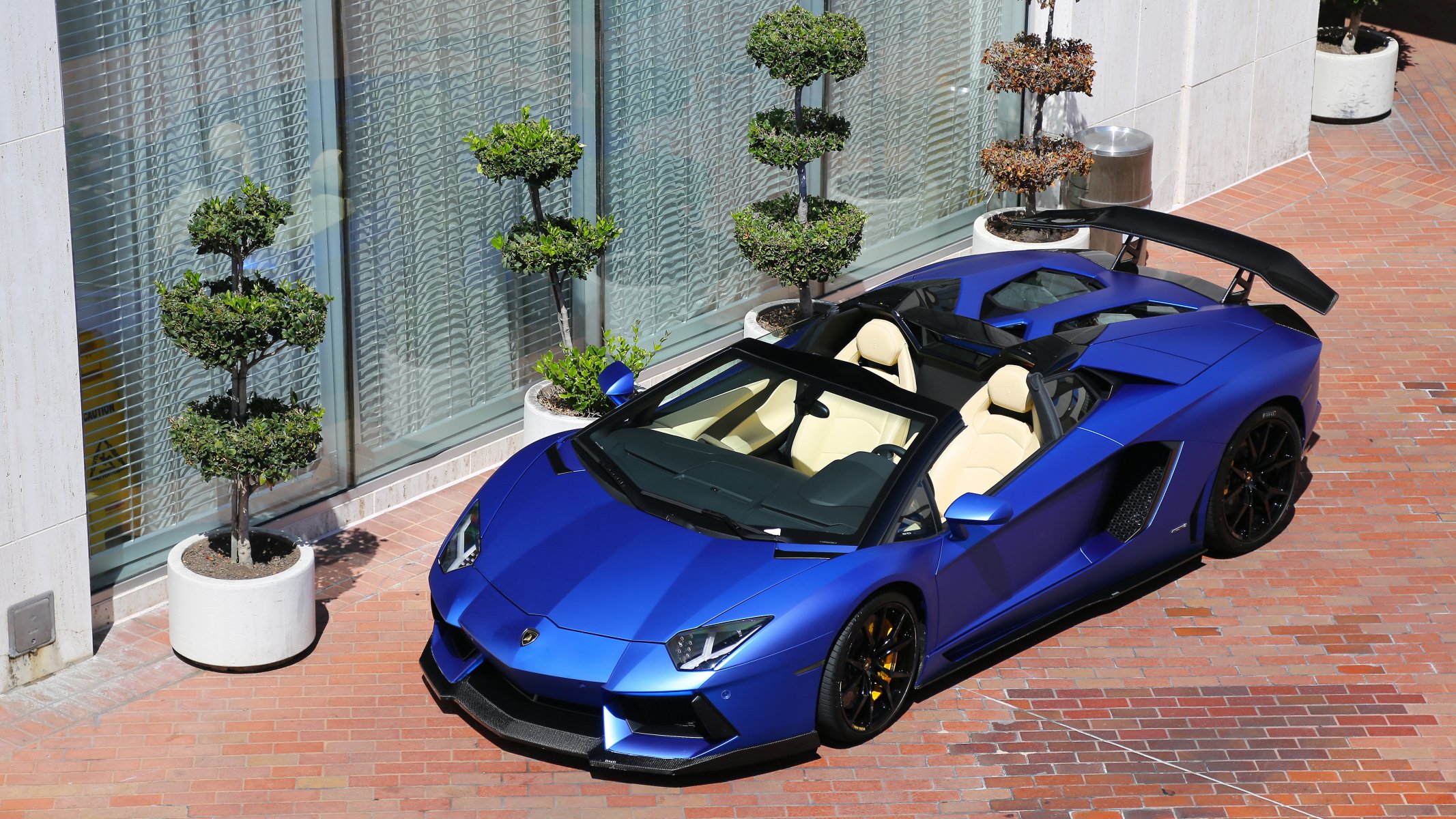 lamborghini aventador lp700-4 roadster bleu mat