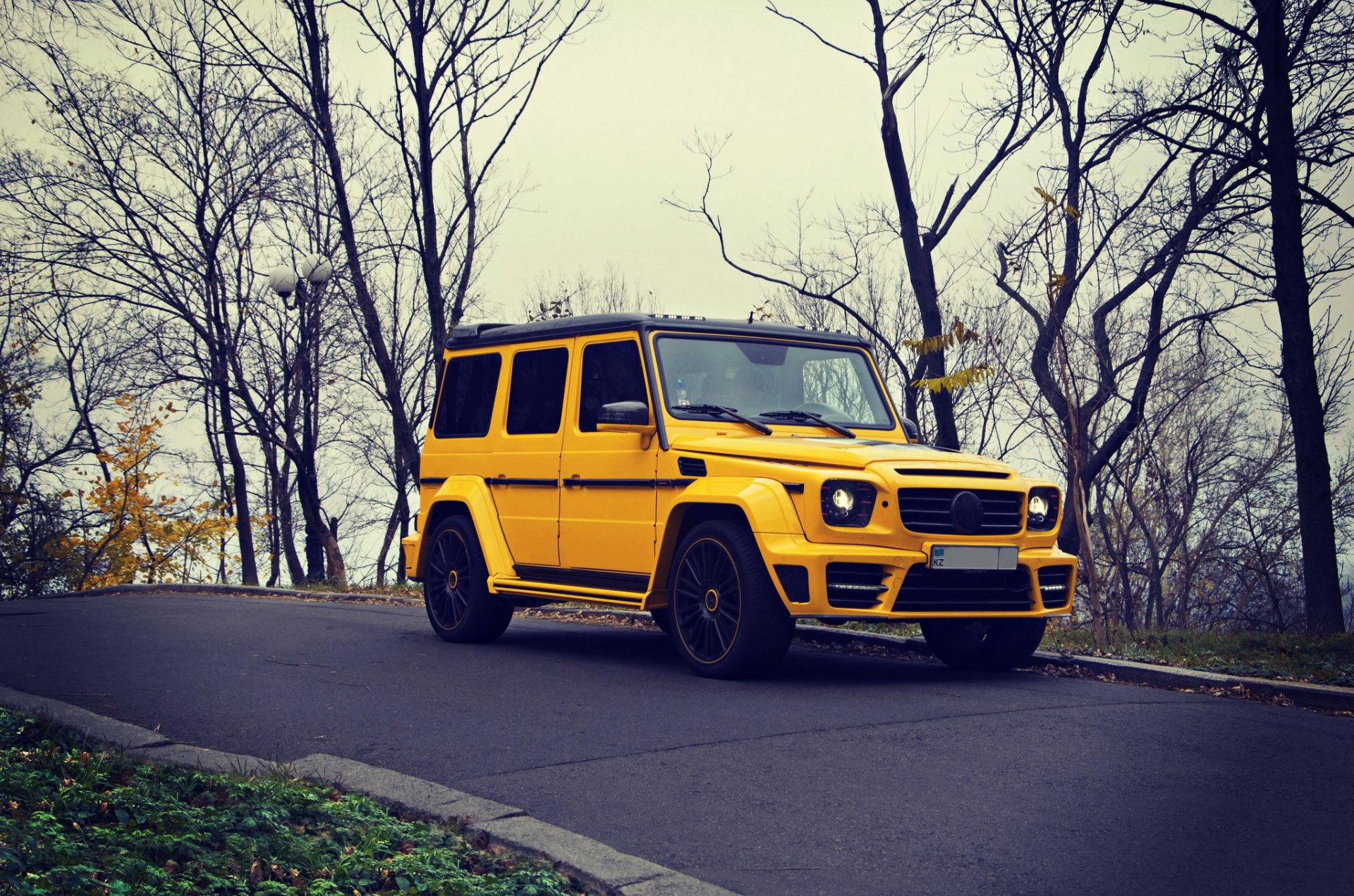 mercedes benz g63 brabus желтый внедорожник осень мерседес