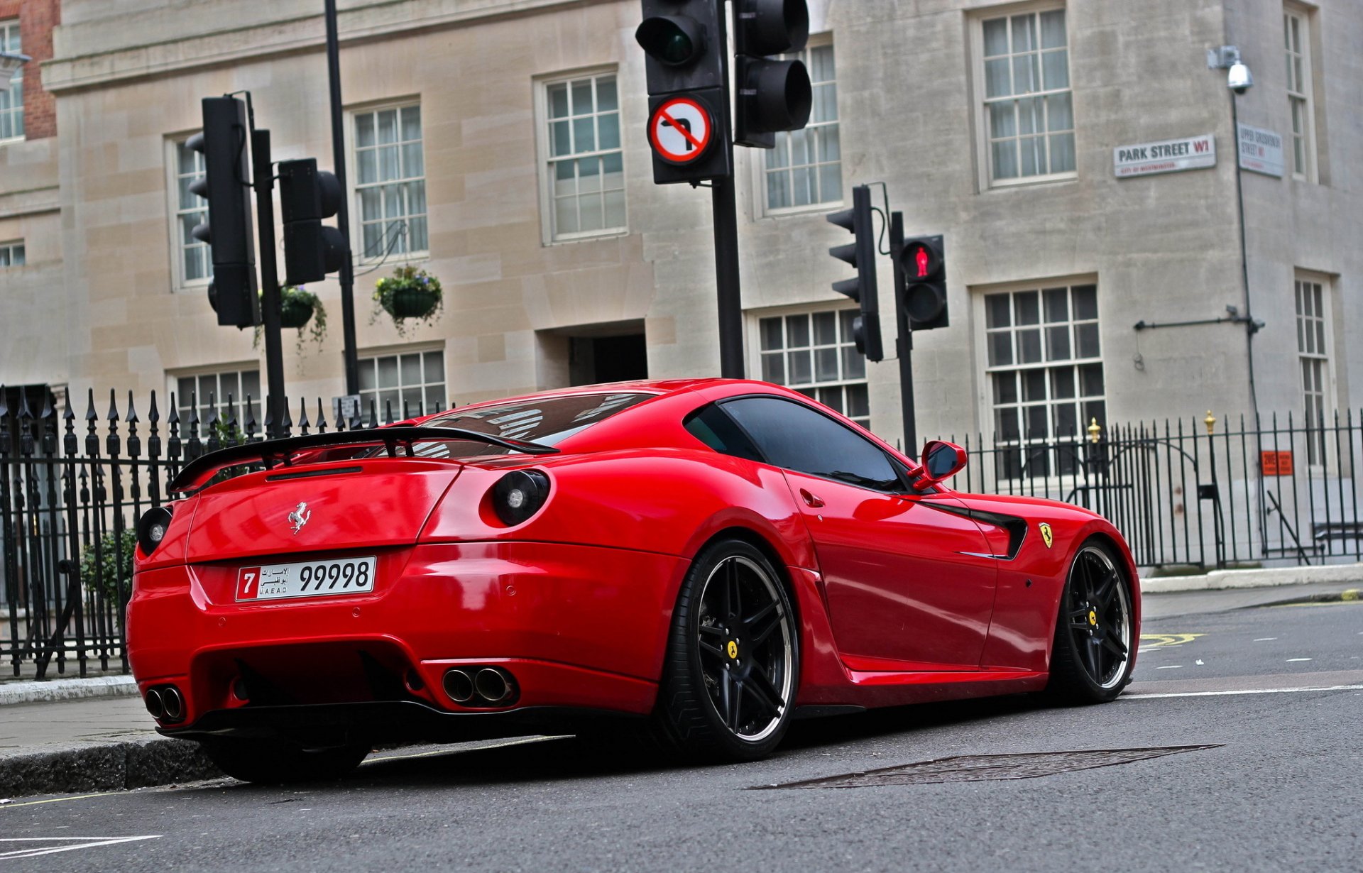 ferrari 599 gto ferrari czerwony miasto supersamochód