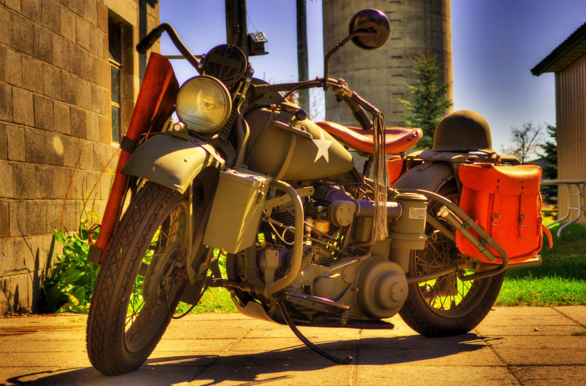 harley-davidson wla modèle 1942 militaire moto époque seconde guerre mondiale casque hdr