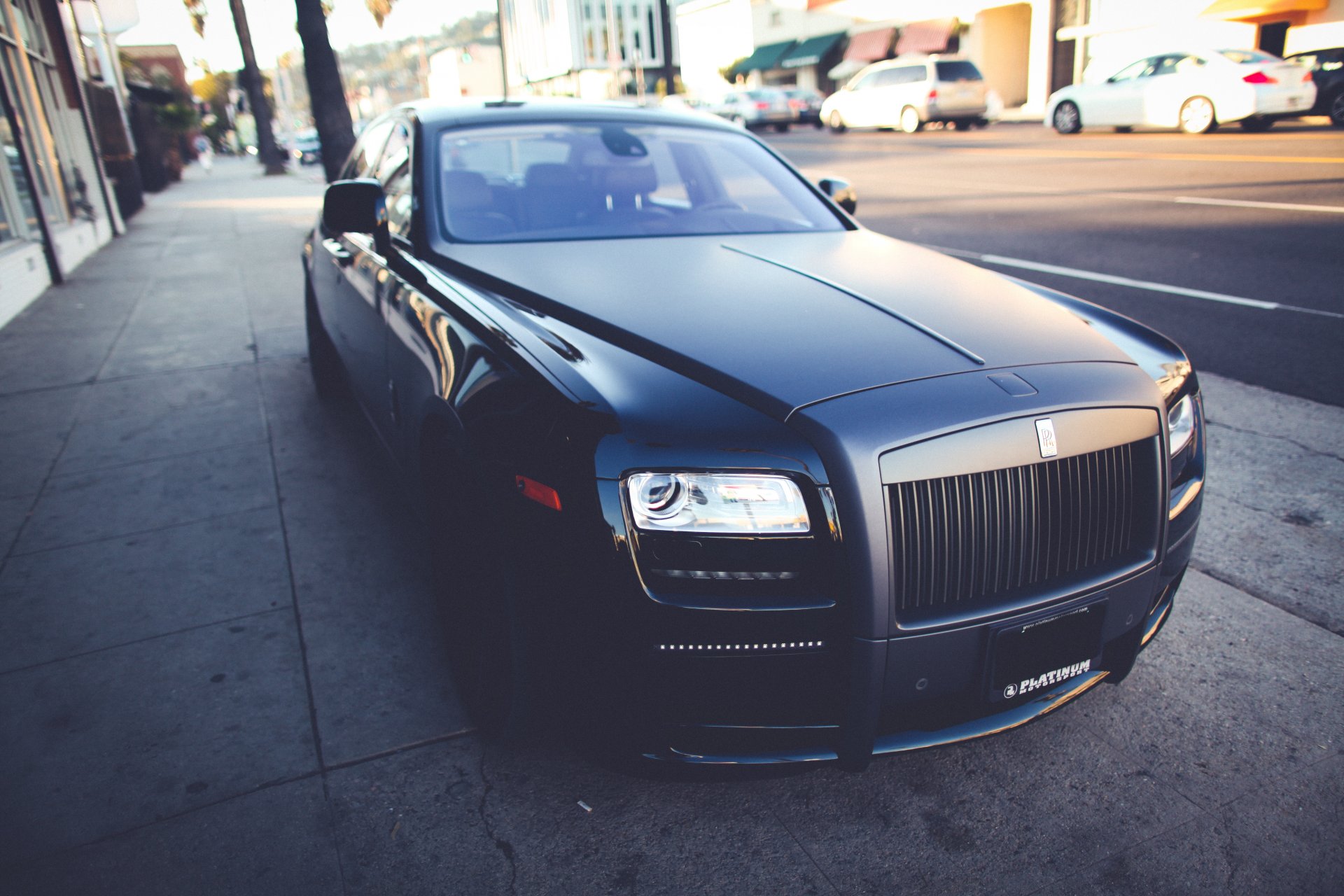 rolls-royce fantasma negro mate prestigio