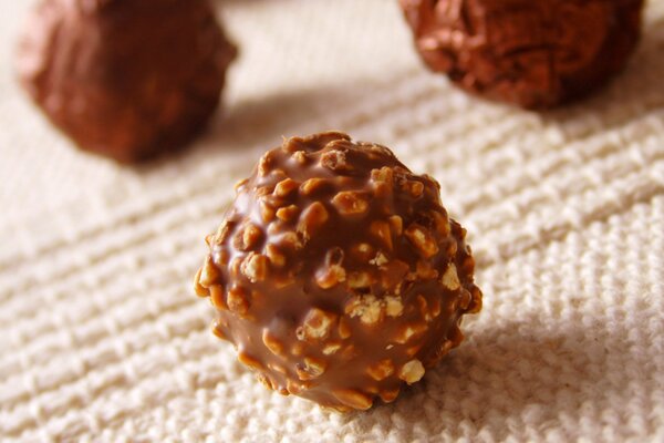 Bonbons au chocolat avec poudre de noix