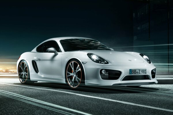 Porsche Cayman mit getunter Front