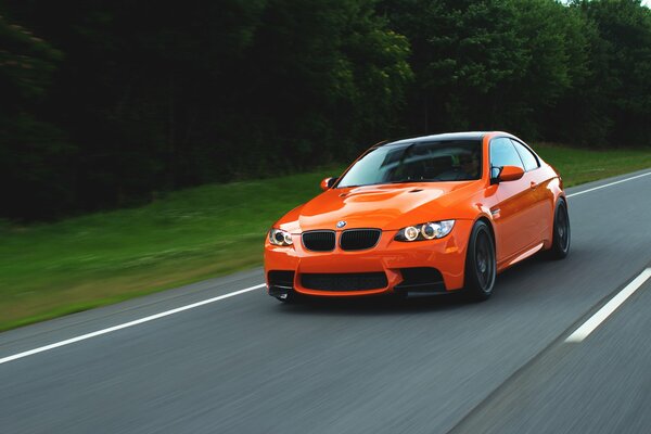 Orange stilvolles Auto bmw m3