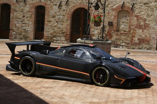 Fond d écran noir Pagani zonda dans la rue