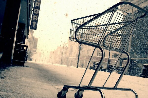 Image d une rue d hiver avec une poussette achetée sur fond de chutes de neige