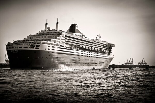 Black and white image of a cruise ship