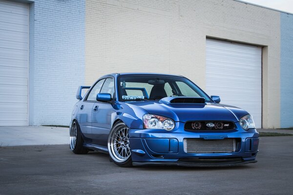 Coche Subaru Impreza azul