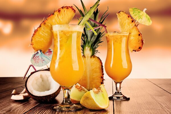 Batidos de frutas de piña con coco