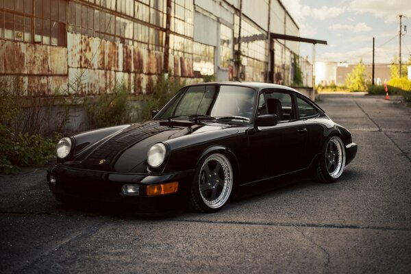 Negro retro coche Porsche