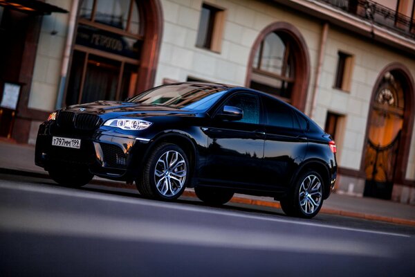 Getunter schwarzer Bmw x 6