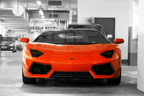 Teuflisch schöner orange Lamborghini Aventador