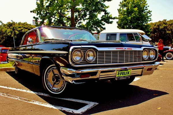 Lots of chrome, glitter and vintage. Retro car