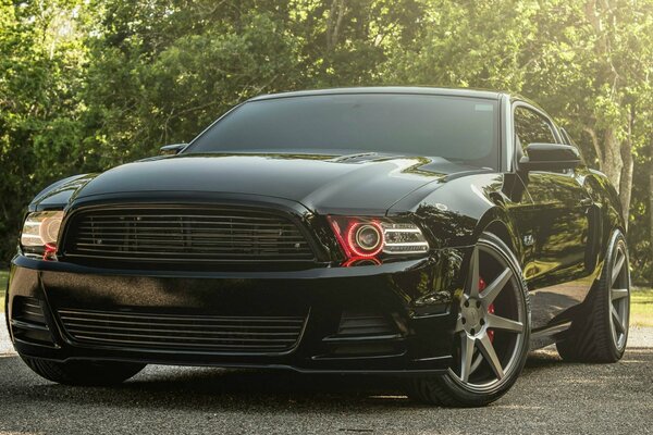 Auto Ford Mustang in schwarz
