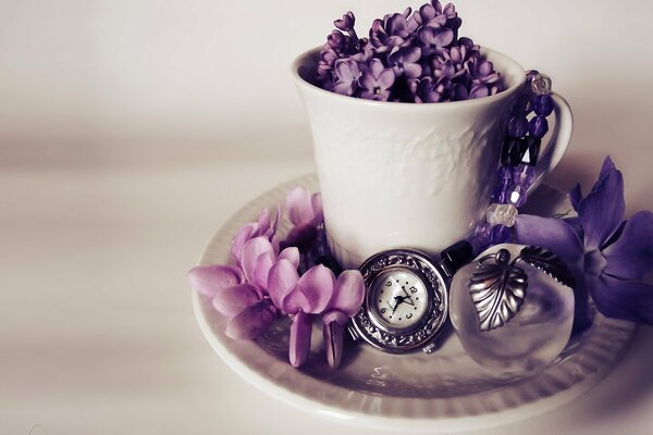 Lilac in a souvenir mug with a clock