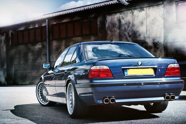 Voiture BMW bleu