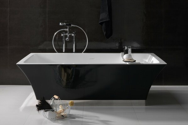 Bain. Design en noir et blanc