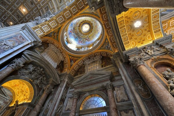 Cathédrale Saint-pierre de l intérieur