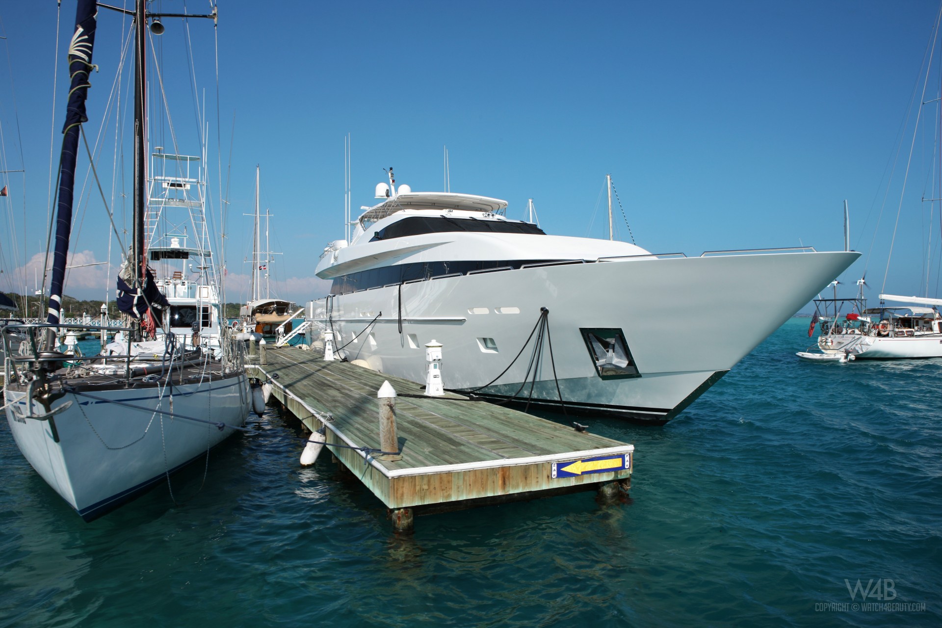 meer liegeplatz boote yachten brücke