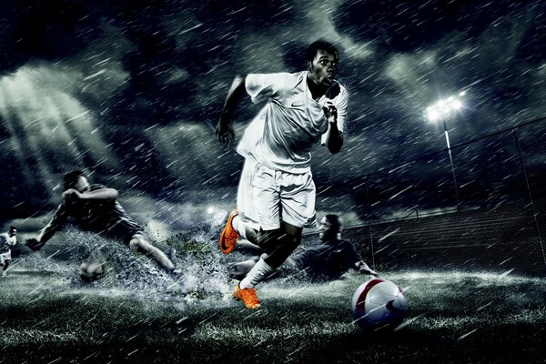 Football sur fond d orage et de pluie