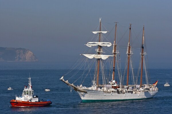 Navires Dans la Grandeur de l océan