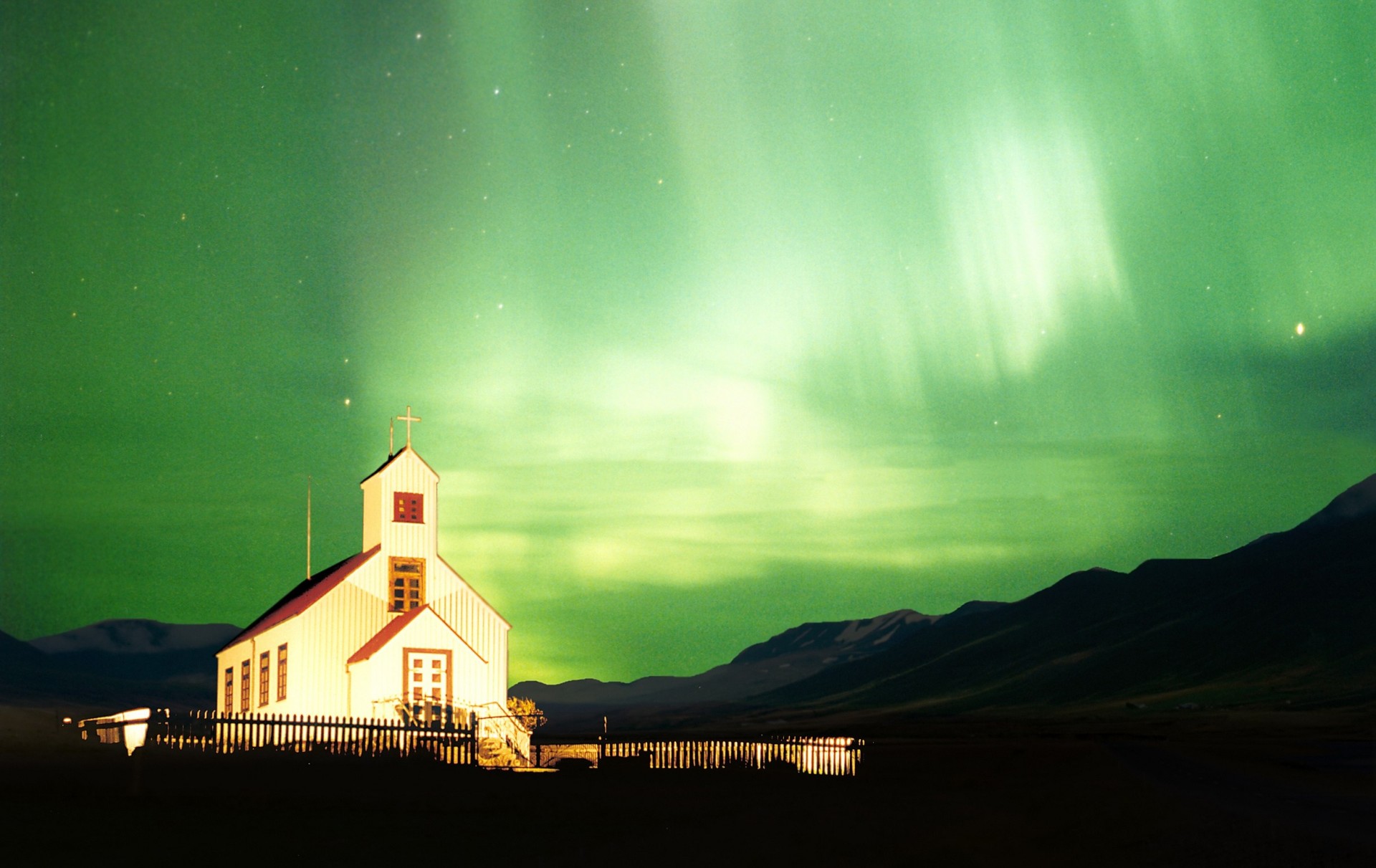 aurora boreale notte cappella