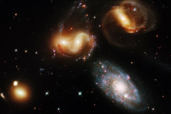 Скопление галактик во вселенной. Звёздное небо