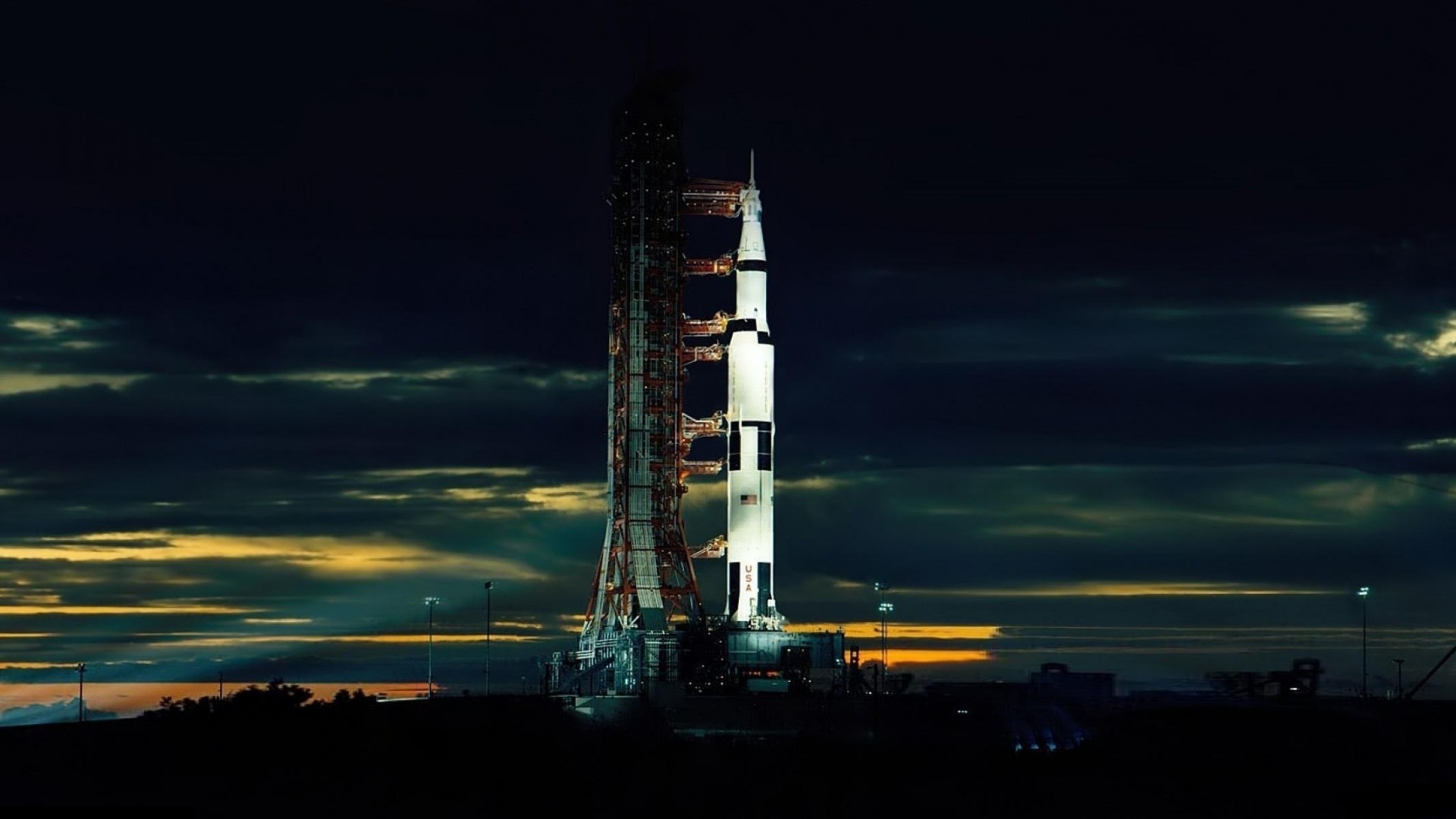 nuages cosmodrome nuit fusée