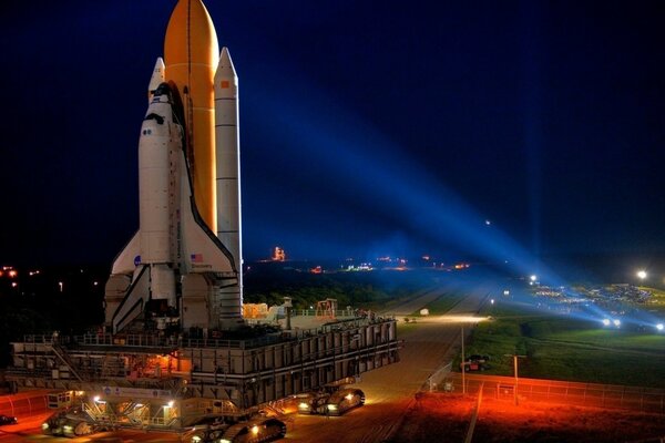 Lanzamiento del transbordador espacial desde el puerto espacial