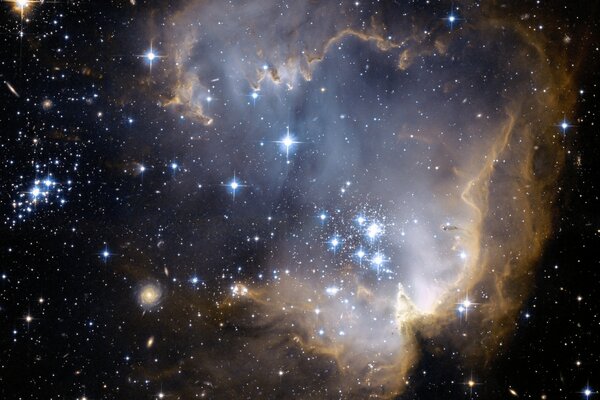 Nebulosa cosmica. molte stelle luminose