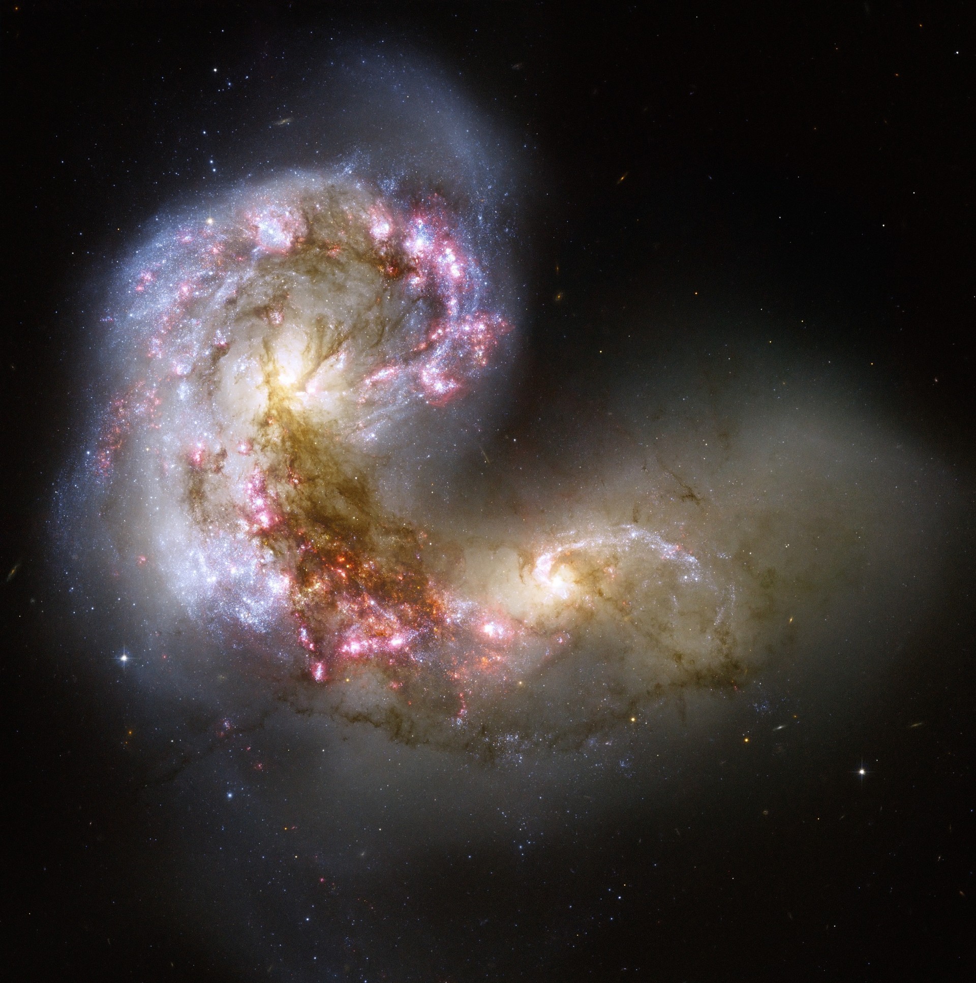 galassia corvo collisione viticci costellazione