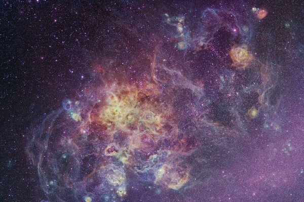 Superbe nébuleuse dans l espace violet
