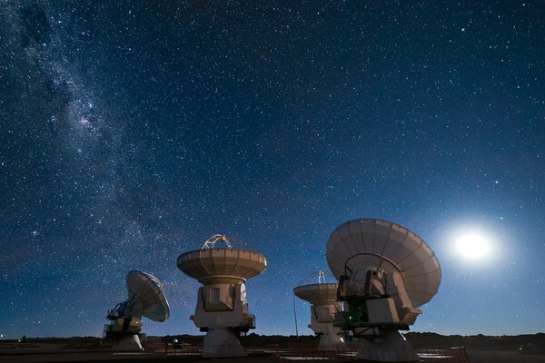 Estaciones espaciales en la Luna