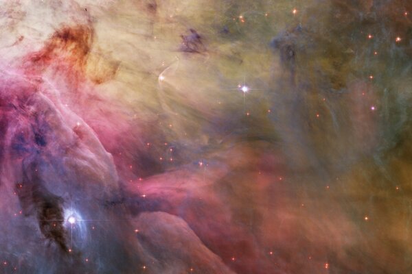 Una grande nebulosa nello spazio attraverso la quale puoi vedere le stelle
