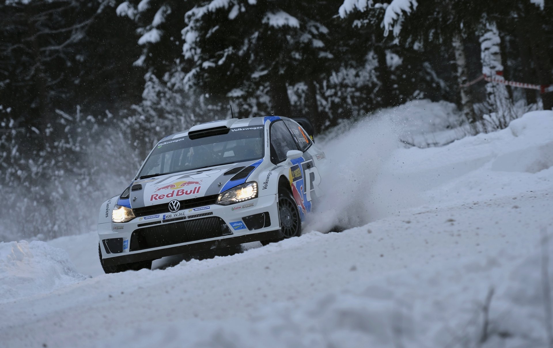 volkswagen polo neige cmr s. ogier rallye hiver rallye dérapage sport auto taureau rouge