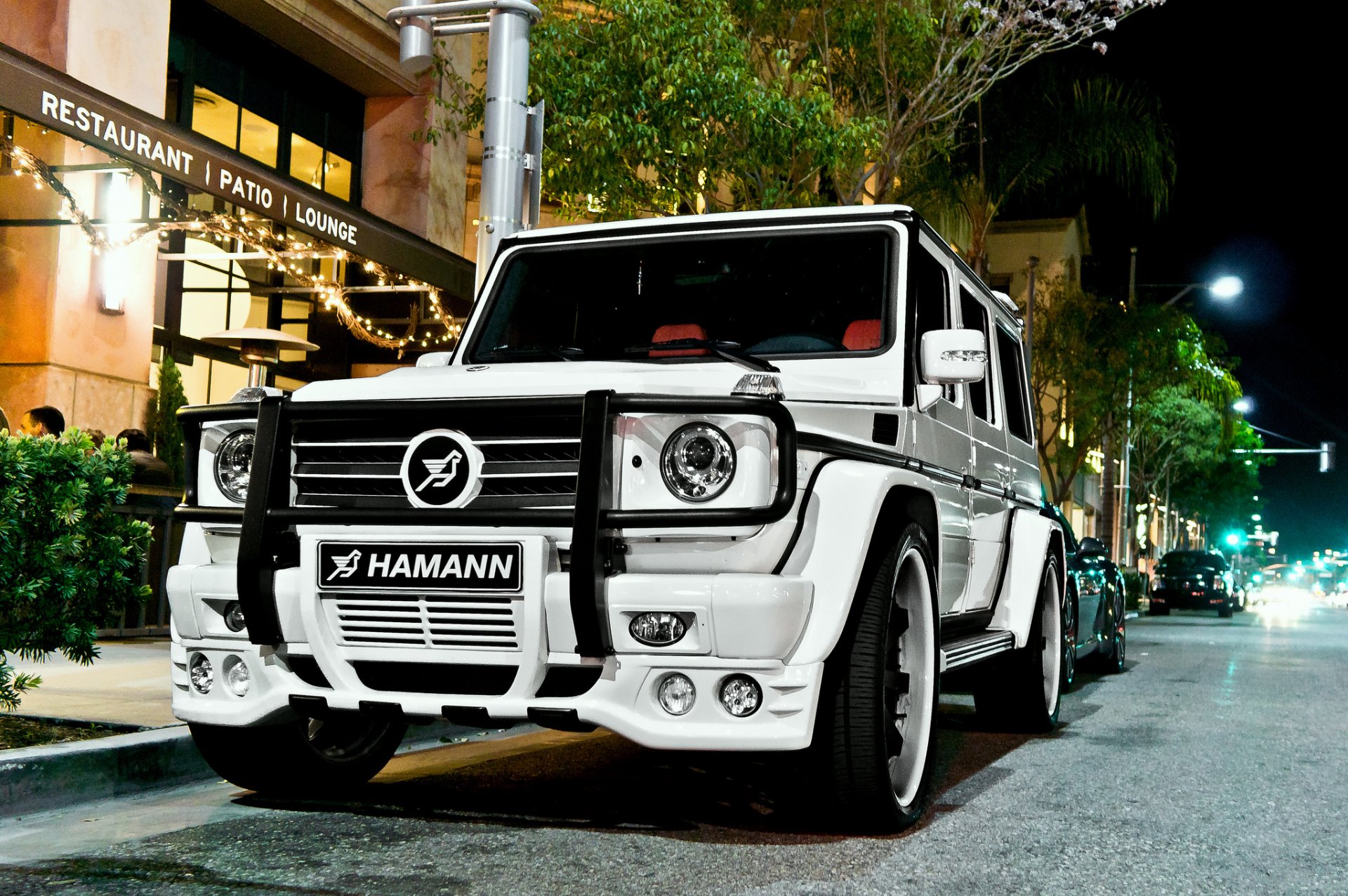 mercedes g55 hamann tuning biały noc ulica