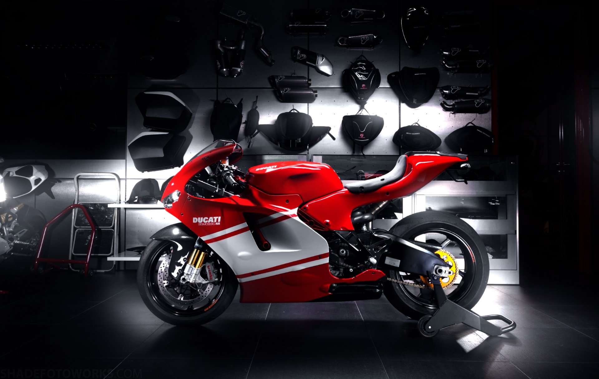 ducati desmosedici rubli rossi profilo moto sportiva bici sportiva