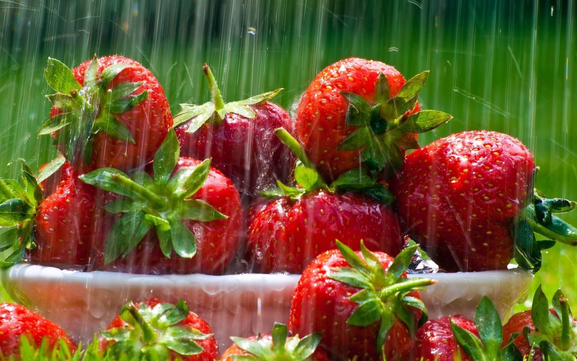 trawberry fruits background berries summer sports water falls mood