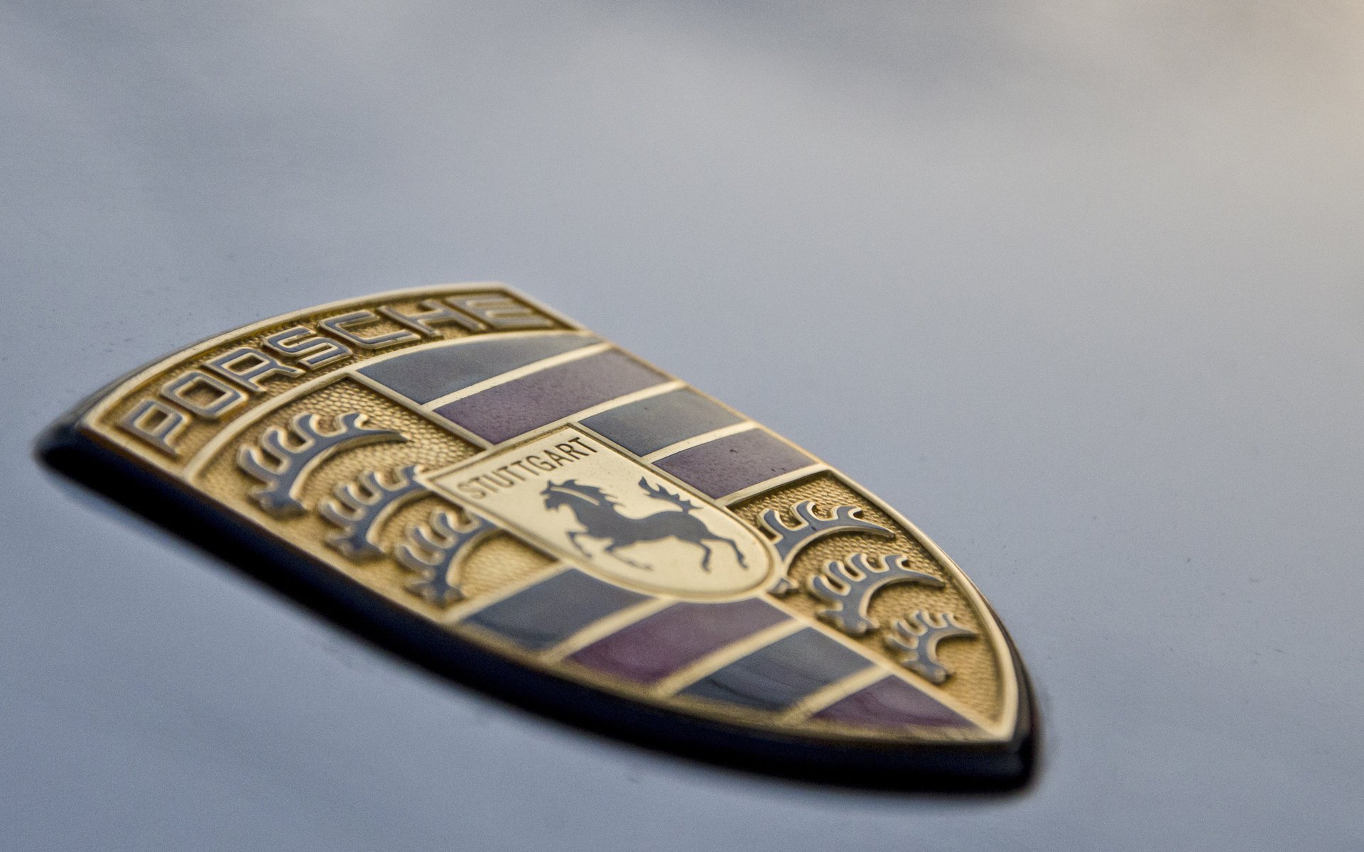 porsche horse shield the hood logo