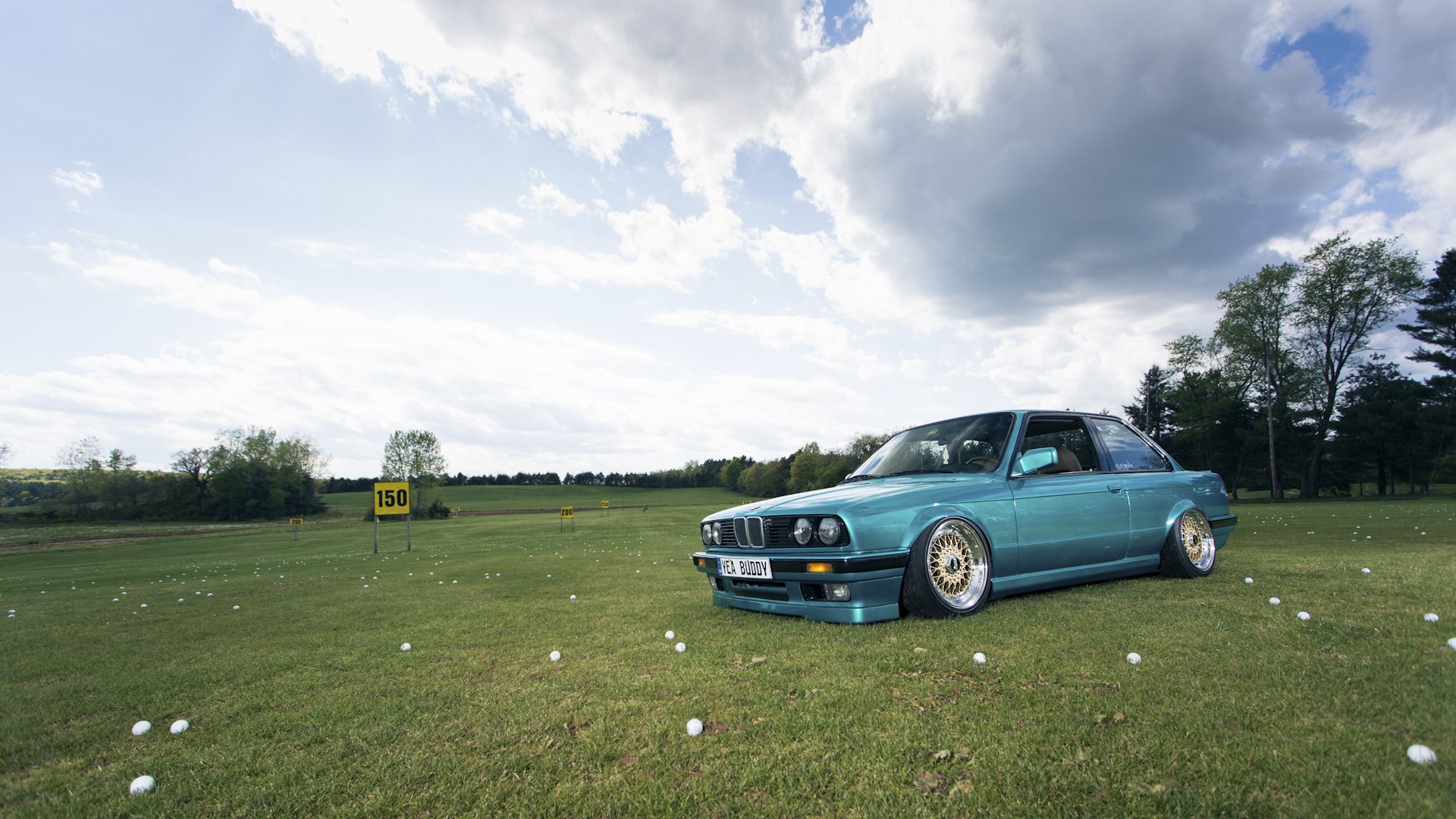 bmw e30 golf bmw pole niebo chmura