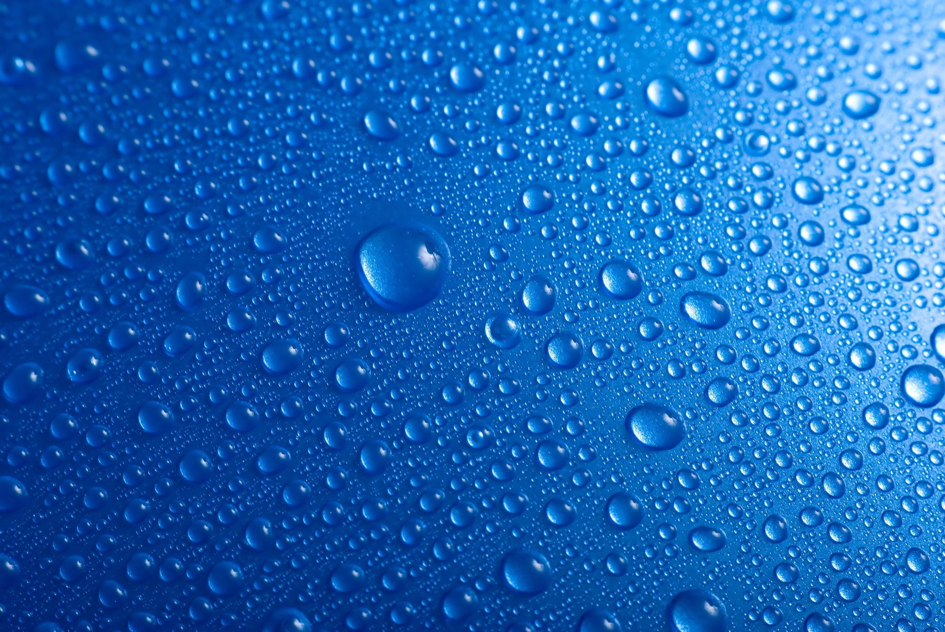 en azul gotas agua fondo azul