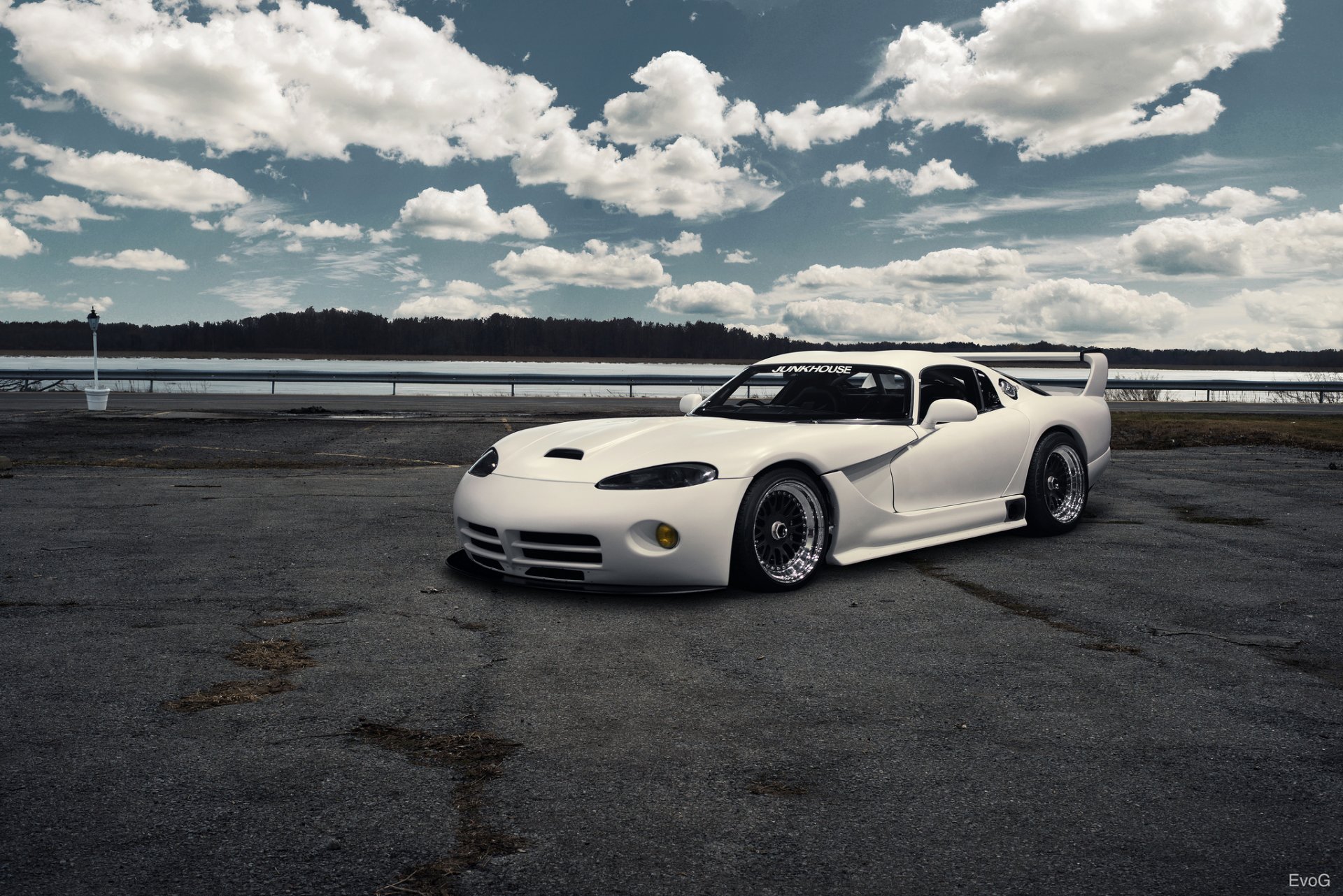 schivare vipera bianco anteriore dodge viper cielo nuvole