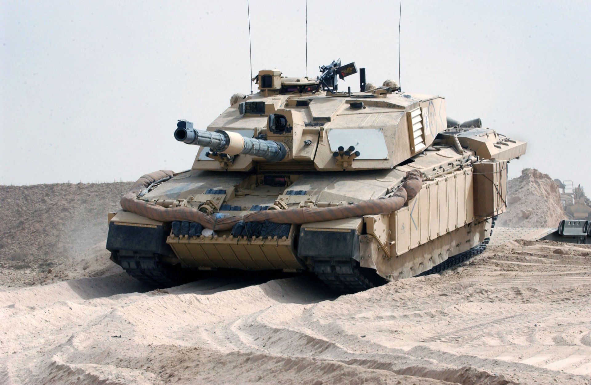 tank challenger 2 uk desert