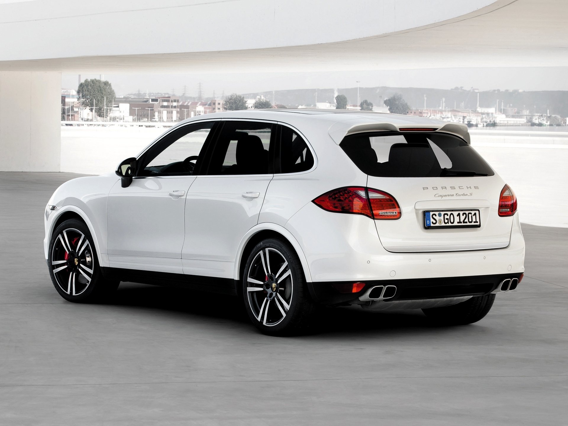 car wallpaper white porsche cayenne turbo s 2013 automotive wallpaper porsche cayenne turbo beautiful car rear