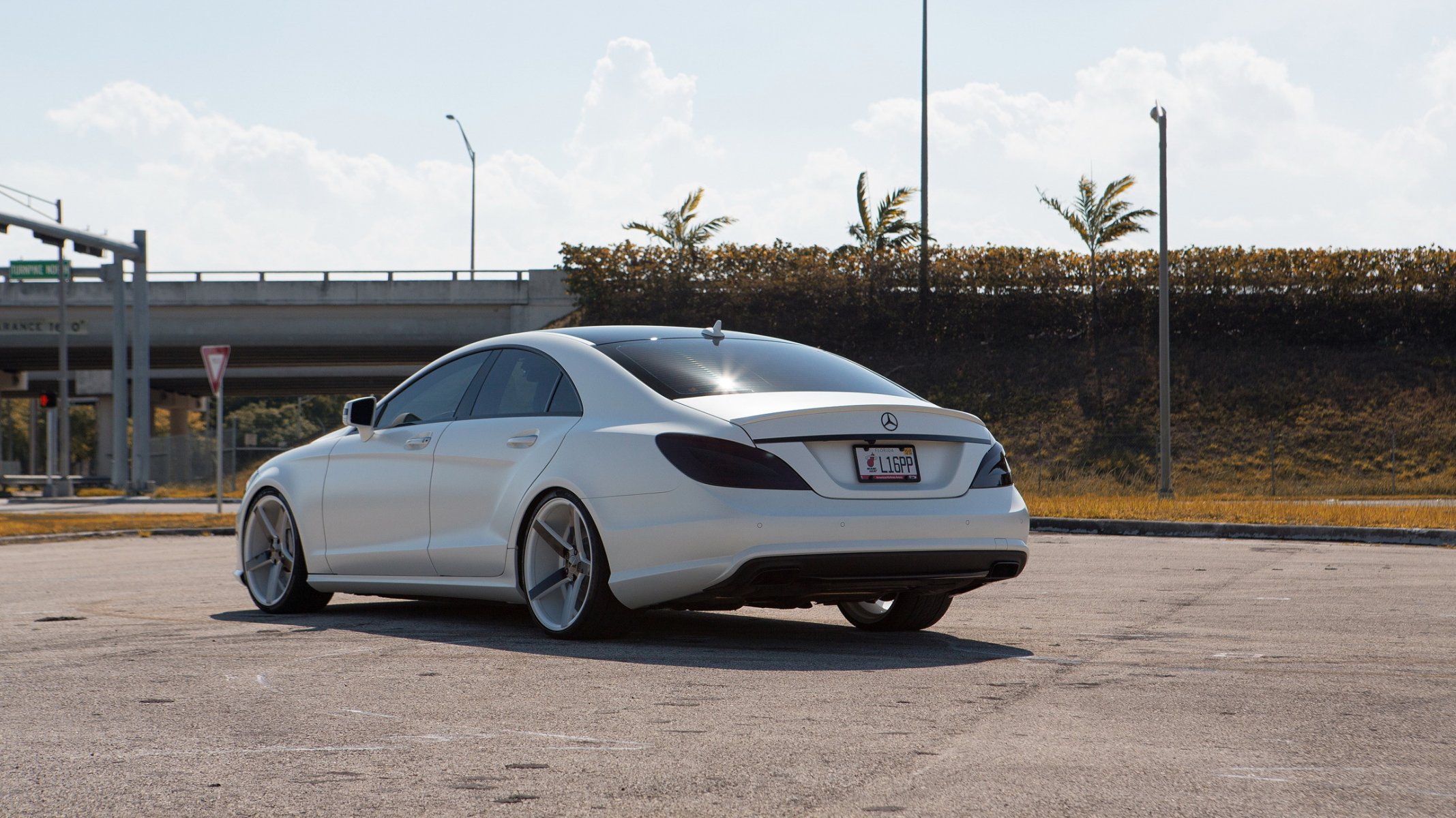 mercedes cls 550 tył tuning biały mat